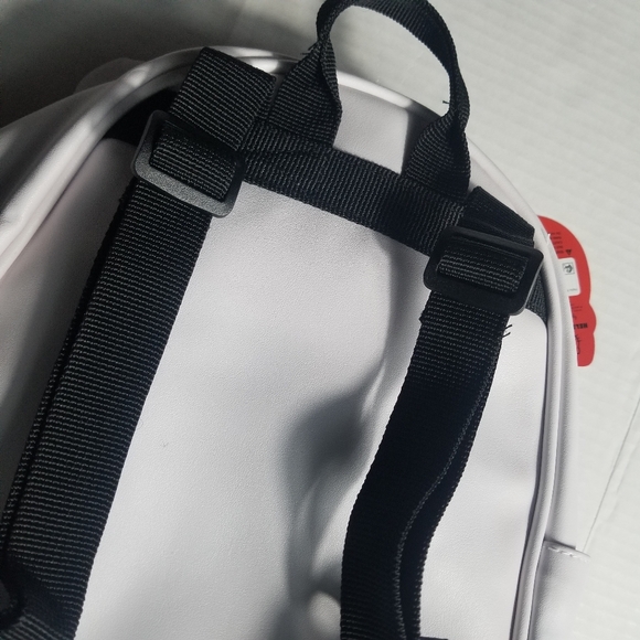 NWT HELLO KITTY WHITE WITH RED PURSE BACKPACK - Picture 9 of 16